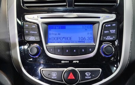 Hyundai Solaris II рестайлинг, 2011 год, 900 000 рублей, 13 фотография