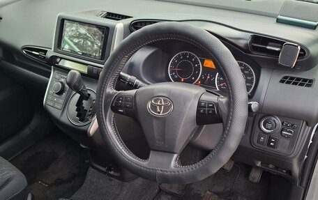 Toyota Wish II, 2010 год, 1 050 000 рублей, 10 фотография
