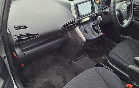 Toyota Wish II, 2010 год, 1 050 000 рублей, 14 фотография