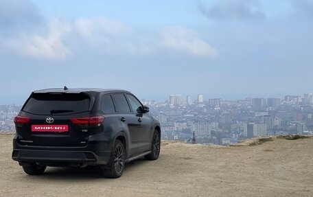 Toyota Highlander III, 2018 год, 4 400 000 рублей, 3 фотография