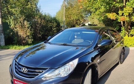 Hyundai Sonata VI, 2012 год, 900 000 рублей, 1 фотография