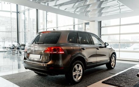 Volkswagen Touareg III, 2010 год, 2 000 000 рублей, 2 фотография