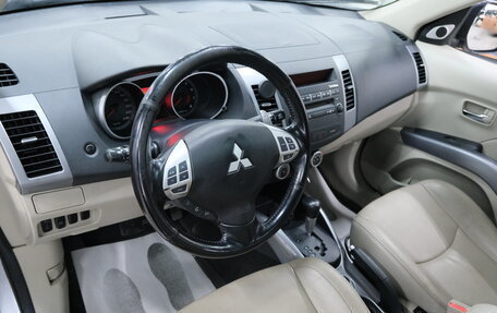 Mitsubishi Outlander III рестайлинг 3, 2008 год, 1 139 000 рублей, 12 фотография