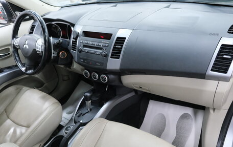 Mitsubishi Outlander III рестайлинг 3, 2008 год, 1 139 000 рублей, 21 фотография