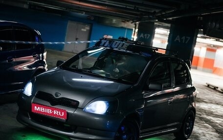 Toyota Vitz, 2000 год, 300 000 рублей, 1 фотография