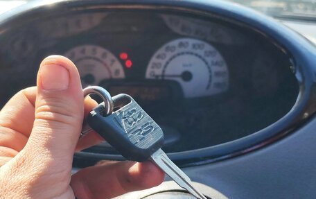 Toyota Vitz, 2000 год, 300 000 рублей, 21 фотография