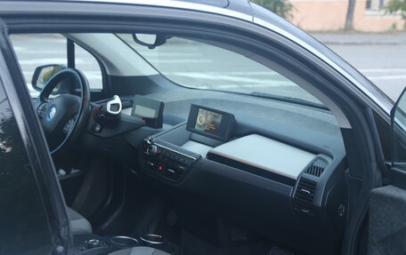 BMW i3 I01 рестайлинг, 2018 год, 1 940 000 рублей, 10 фотография