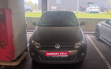Volkswagen Polo VI (EU Market), 2014 год, 900 000 рублей, 2 фотография