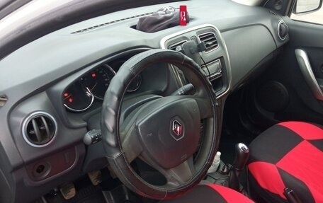 Renault Logan II, 2016 год, 705 000 рублей, 2 фотография