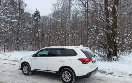 Mitsubishi Outlander III рестайлинг 3, 2019 год, 2 490 000 рублей, 3 фотография