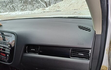 Mitsubishi Outlander III рестайлинг 3, 2019 год, 2 490 000 рублей, 7 фотография