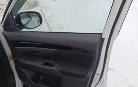 Mitsubishi Outlander III рестайлинг 3, 2019 год, 2 490 000 рублей, 8 фотография