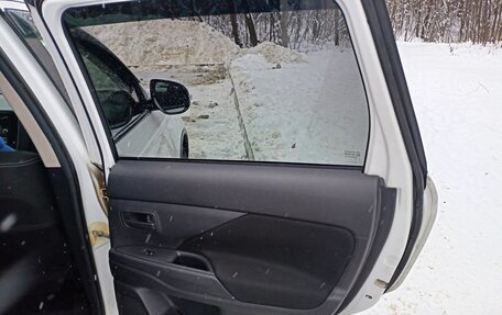 Mitsubishi Outlander III рестайлинг 3, 2019 год, 2 490 000 рублей, 10 фотография