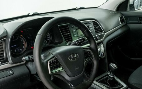 Hyundai Elantra VI рестайлинг, 2018 год, 1 048 000 рублей, 5 фотография