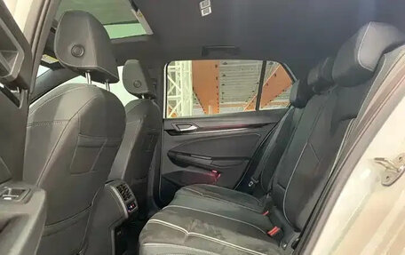 Volkswagen Golf VIII, 2023 год, 2 400 000 рублей, 11 фотография