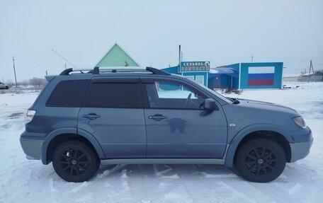 Mitsubishi Outlander III рестайлинг 3, 2004 год, 1 099 000 рублей, 4 фотография