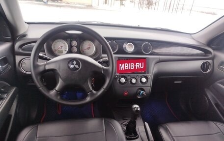 Mitsubishi Outlander III рестайлинг 3, 2004 год, 1 099 000 рублей, 9 фотография