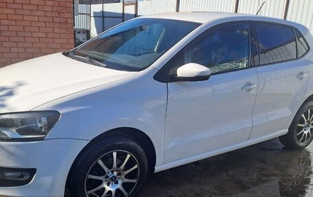 Volkswagen Polo VI (EU Market), 2012 год, 700 000 рублей, 2 фотография