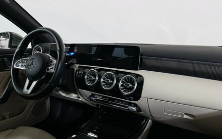 Mercedes-Benz A-Класс, 2019 год, 2 897 000 рублей, 9 фотография