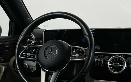 Mercedes-Benz A-Класс, 2019 год, 2 897 000 рублей, 14 фотография