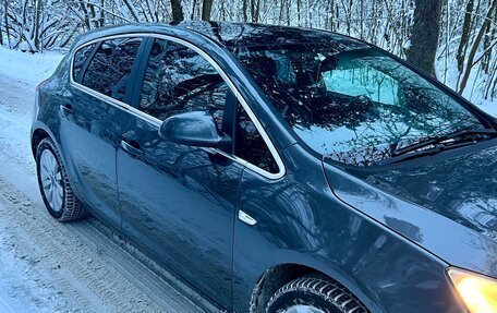 Opel Astra J, 2011 год, 750 000 рублей, 2 фотография