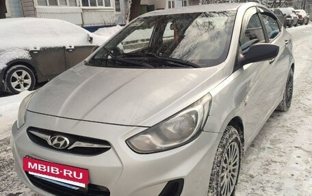 Hyundai Solaris II рестайлинг, 2011 год, 750 000 рублей, 4 фотография