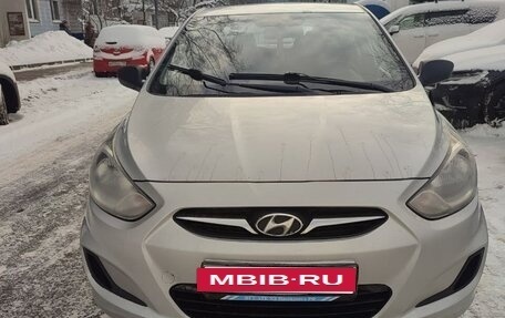Hyundai Solaris II рестайлинг, 2011 год, 750 000 рублей, 5 фотография