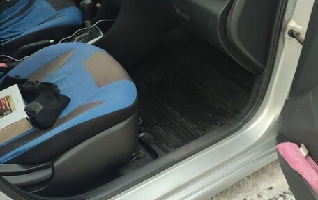 Hyundai Solaris II рестайлинг, 2011 год, 750 000 рублей, 17 фотография