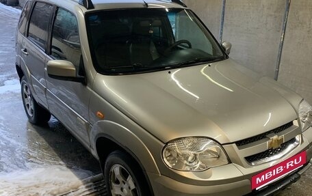 Chevrolet Niva I рестайлинг, 2012 год, 600 000 рублей, 3 фотография