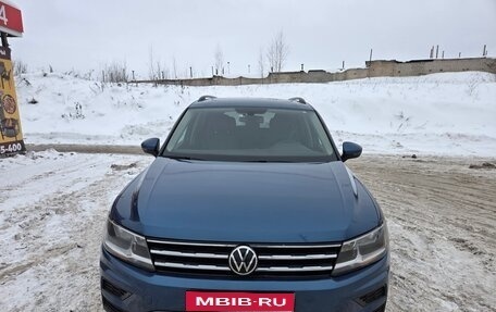 Volkswagen Tiguan II, 2018 год, 2 500 000 рублей, 1 фотография
