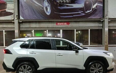 Toyota RAV4, 2024 год, 3 900 000 рублей, 10 фотография