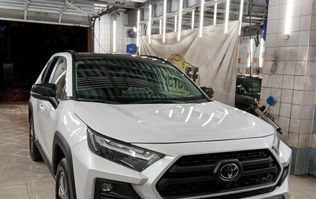 Toyota RAV4, 2024 год, 3 900 000 рублей, 2 фотография