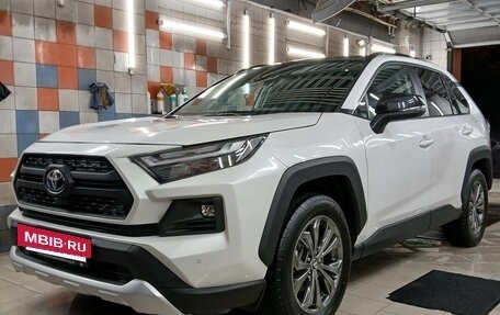 Toyota RAV4, 2024 год, 3 900 000 рублей, 3 фотография