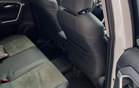 Toyota RAV4, 2024 год, 3 900 000 рублей, 9 фотография