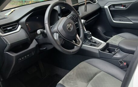 Toyota RAV4, 2024 год, 3 900 000 рублей, 7 фотография