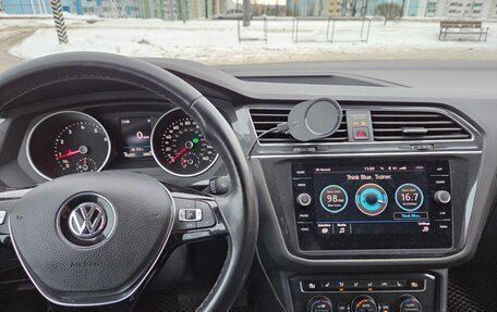 Volkswagen Tiguan II, 2018 год, 2 500 000 рублей, 3 фотография