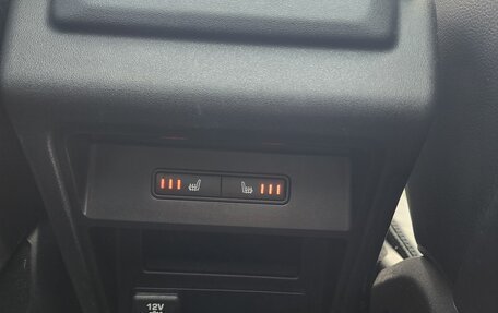 Land Rover Discovery Sport I рестайлинг, 2017 год, 2 350 000 рублей, 27 фотография