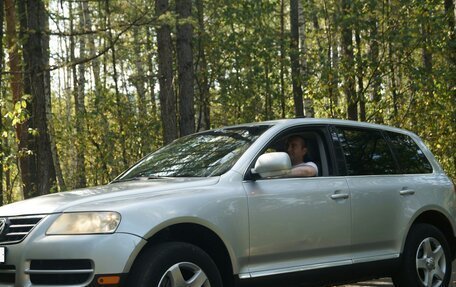 Volkswagen Touareg III, 2003 год, 700 000 рублей, 2 фотография