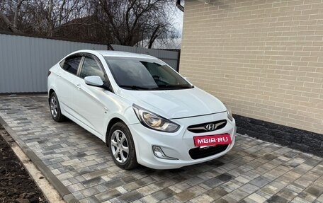 Hyundai Solaris II рестайлинг, 2013 год, 950 000 рублей, 2 фотография