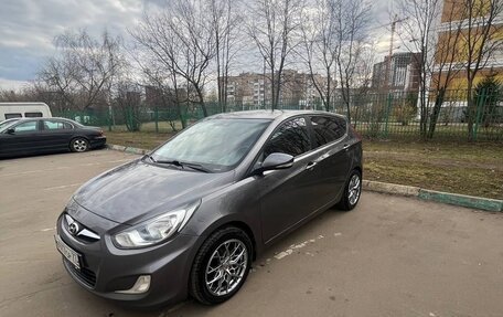 Hyundai Solaris II рестайлинг, 2011 год, 750 000 рублей, 6 фотография