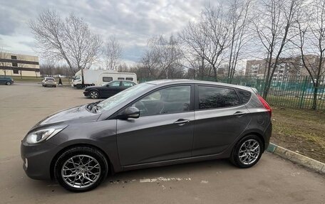Hyundai Solaris II рестайлинг, 2011 год, 750 000 рублей, 3 фотография