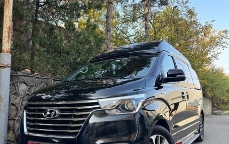 Hyundai Grand Starex Grand Starex I рестайлинг 2, 2019 год, 3 900 000 рублей, 1 фотография