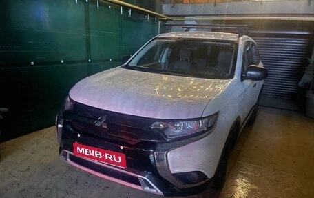 Mitsubishi Outlander III рестайлинг 3, 2021 год, 2 150 000 рублей, 1 фотография