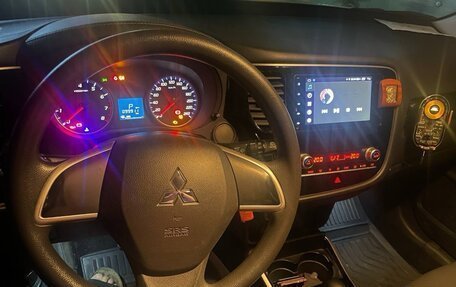 Mitsubishi Outlander III рестайлинг 3, 2021 год, 2 150 000 рублей, 4 фотография