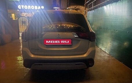 Mitsubishi Outlander III рестайлинг 3, 2021 год, 2 150 000 рублей, 3 фотография