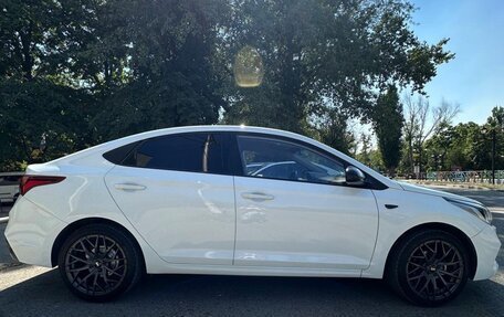 Hyundai Solaris II рестайлинг, 2017 год, 1 250 000 рублей, 4 фотография