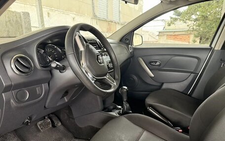 Renault Logan II, 2020 год, 800 000 рублей, 3 фотография