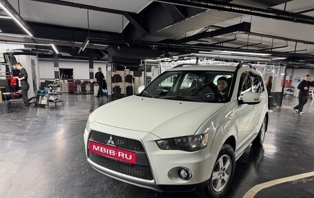 Mitsubishi Outlander III рестайлинг 3, 2011 год, 1 150 000 рублей, 14 фотография