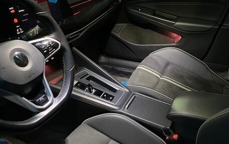 Volkswagen Golf VIII, 2021 год, 2 800 000 рублей, 25 фотография