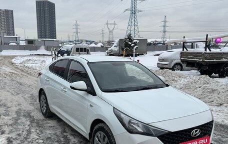 Hyundai Solaris II рестайлинг, 2021 год, 1 350 000 рублей, 2 фотография